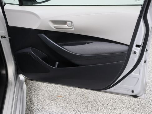 Used 2024 Toyota Corolla LE FWD image 31