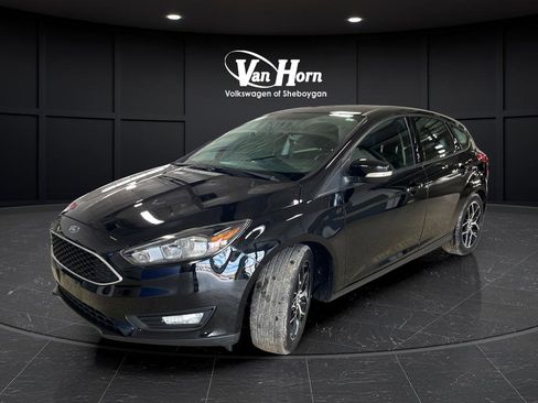 Used 2018 Ford Focus SEL w/ Cold Weather Package FWD image 3
