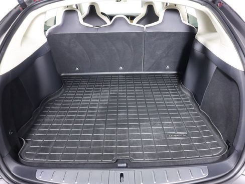 Used 2018 Tesla Model X 75D image 32