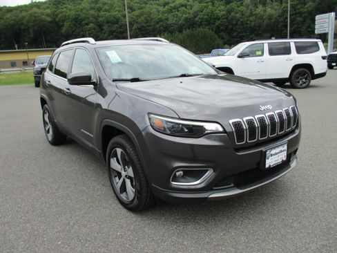 Used 2019 Jeep Cherokee Limited AWD/4WD image 3