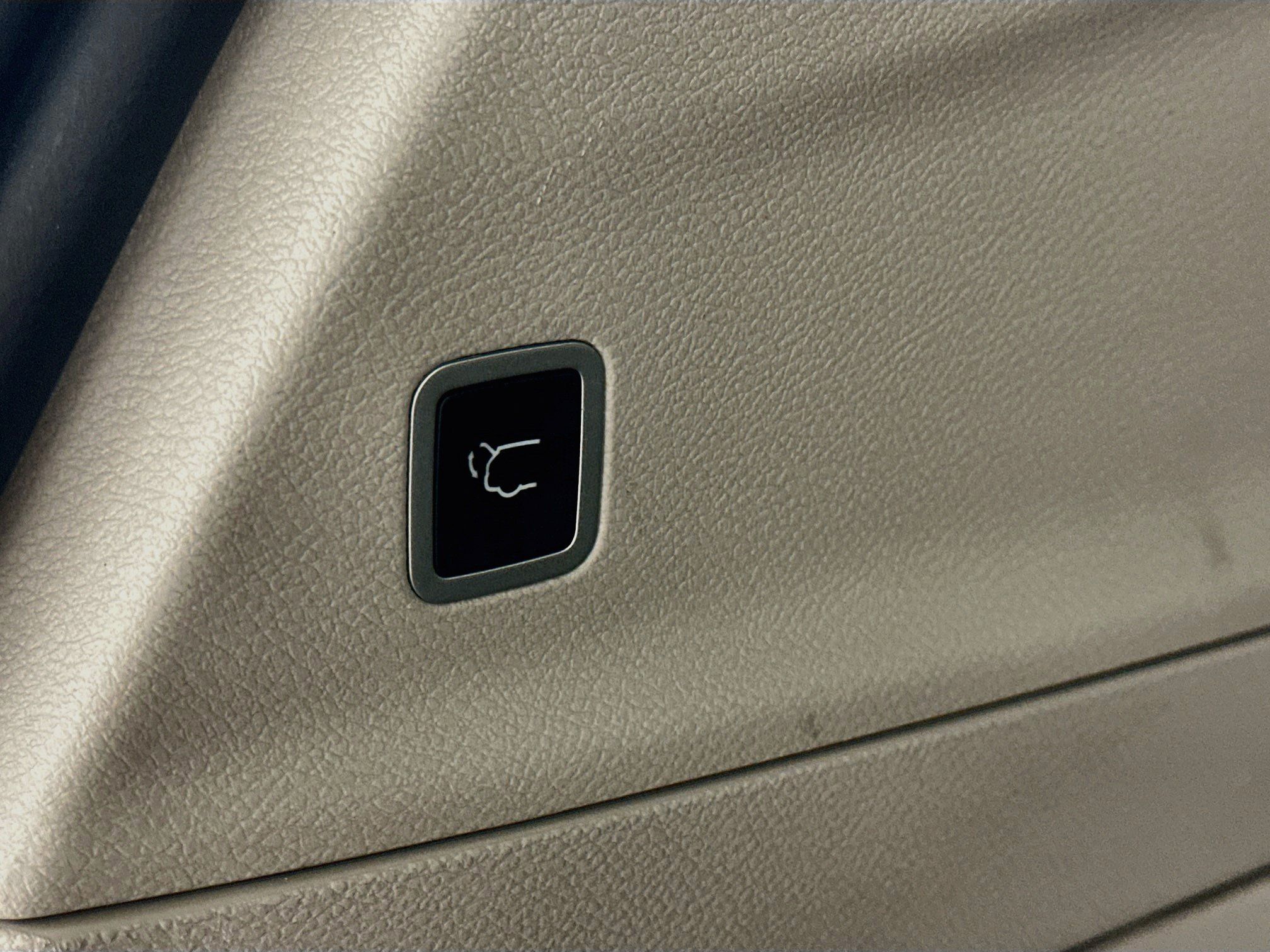 Used 2023 Chrysler Pacifica Limited FWD image 32