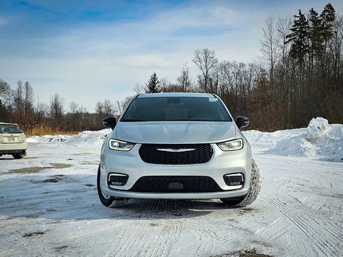 New 2026 Chrysler Pacifica Select image 8