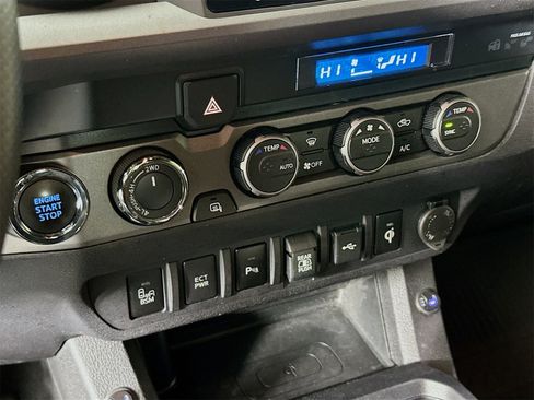 Used 2022 Toyota Tacoma TRD Off-Road image 16