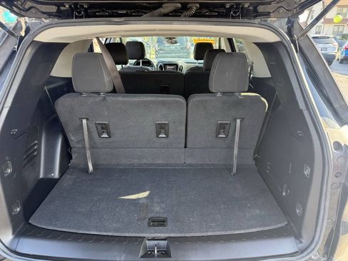 Used 2021 Chevrolet Traverse LS FWD image 12
