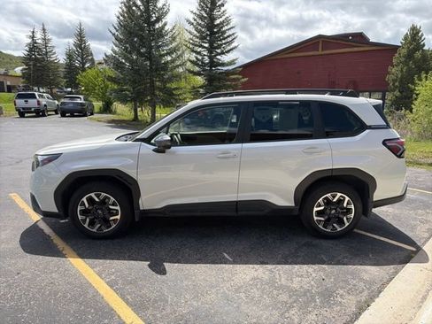 Used 2025 Subaru Forester Premium AWD/4WD image 6