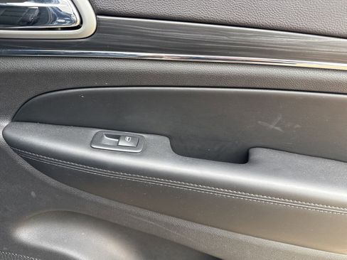 Used 2019 Jeep Grand Cherokee Limited image 18