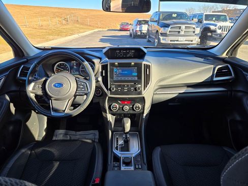Used 2020 Subaru Forester Premium image 15