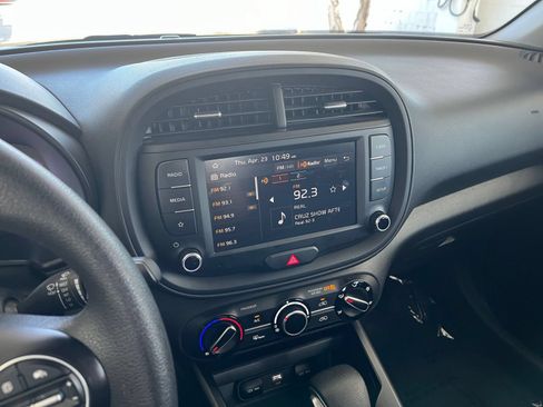 Used 2025 Kia Soul LX w/ LX Technology Package FWD image 20