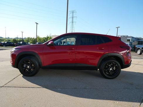 Used 2026 Chevrolet Trax LS w/ LS Convenience Package FWD image 4