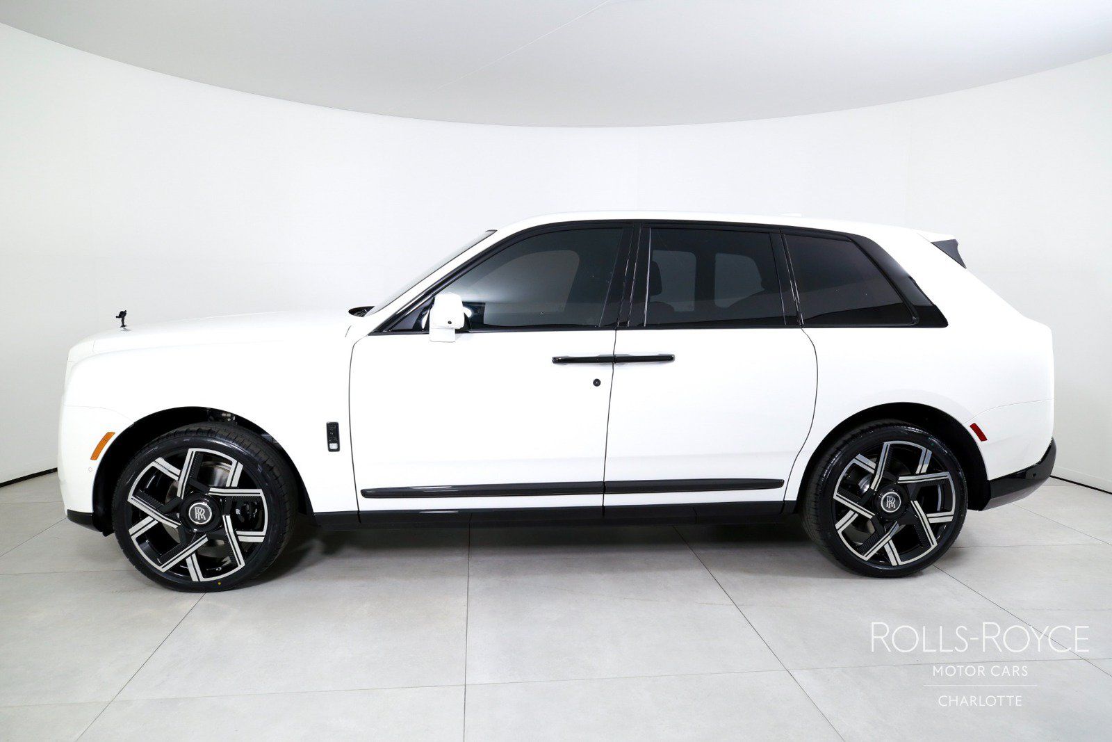 Used 2026 Rolls-Royce Cullinan AWD/4WD image 3