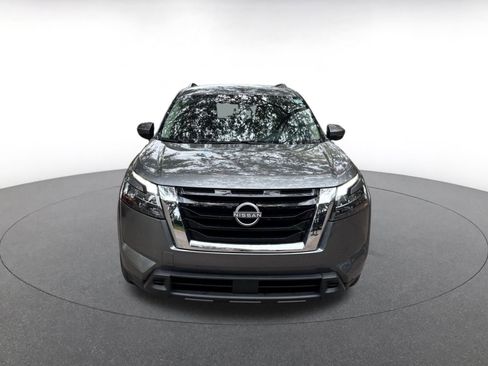 Used 2025 Nissan Pathfinder SV FWD image 2