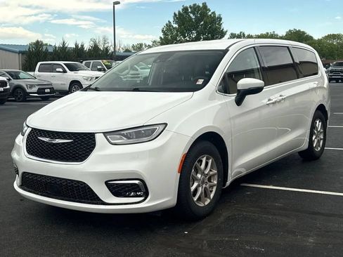 Used 2023 Chrysler Pacifica Touring-L FWD image 52