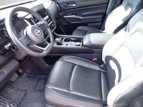 Used 2023 Nissan Pathfinder SL AWD/4WD image 13