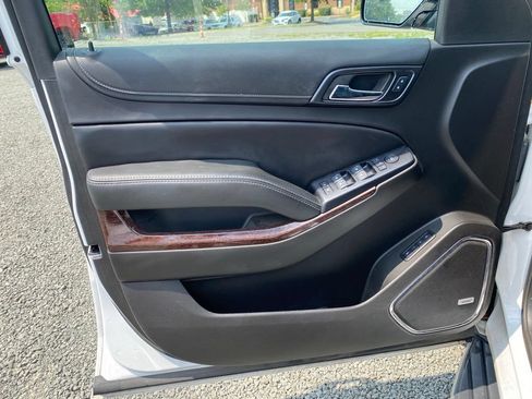 Used 2017 GMC Yukon XL SLT AWD/4WD image 9