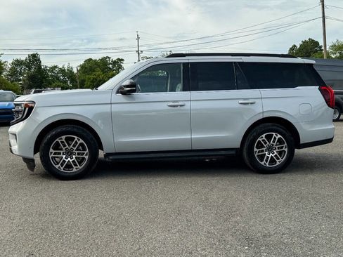 Used 2025 Ford Expedition Active AWD/4WD image 6