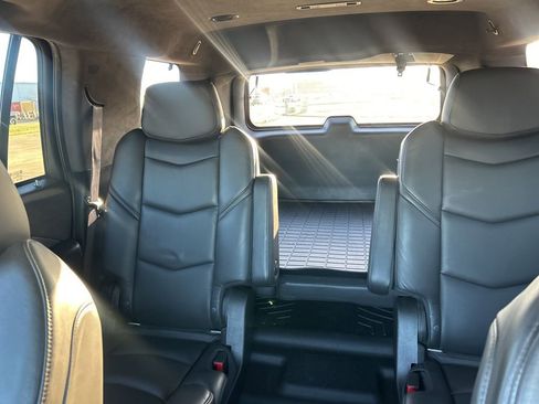 Used 2020 Cadillac Escalade Platinum image 32