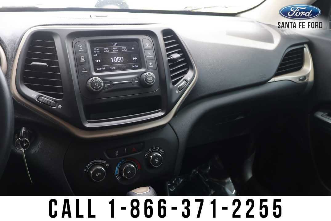 Used 2016 Jeep Cherokee Sport FWD image 29
