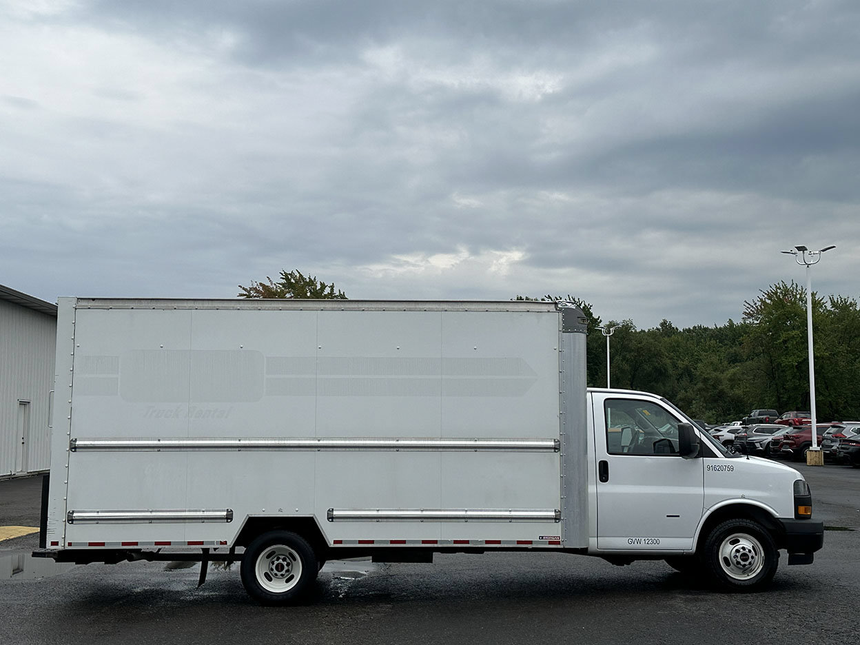Used 2021 GMC Savana 3500 Extended w/ Power Convenience Package RWD image 6