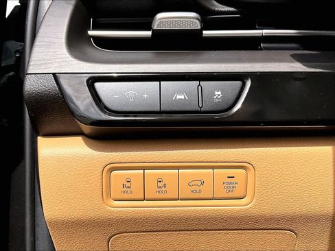 Used 2024 Kia Carnival EX FWD image 36