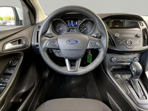 Used 2018 Ford Focus SE w/ SE Appearance Package FWD image 8