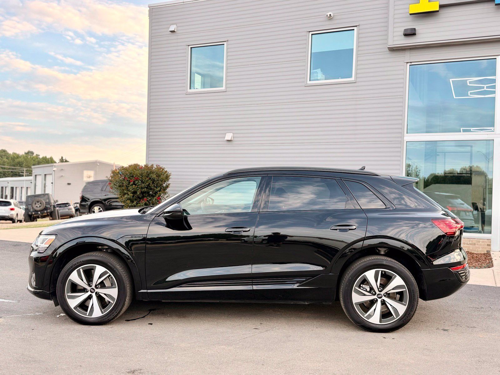 Used 2024 Audi Q8 e-tron Premium AWD/4WD image 12