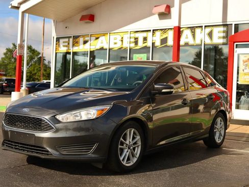 Used 2016 Ford Focus SE w/ SE Power Seat Package FWD image 3