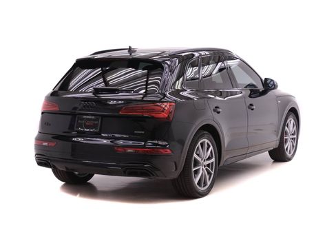 Certified 2025 Audi Q5 e Premium Plus w/ Premium Plus Package AWD/4WD image 4