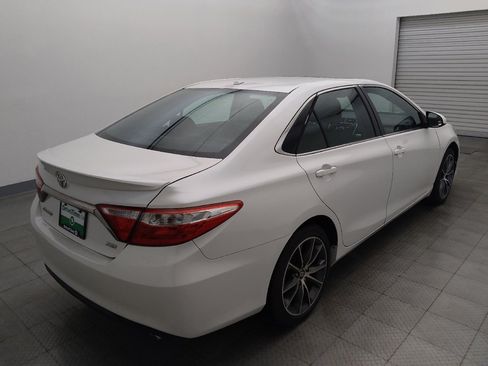 Used 2017 Toyota Camry XSE w/ Moonroof Package FWD image 9