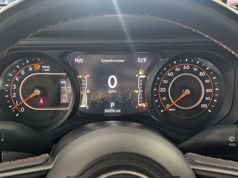 Used 2024 Jeep Gladiator Mojave AWD/4WD image 17