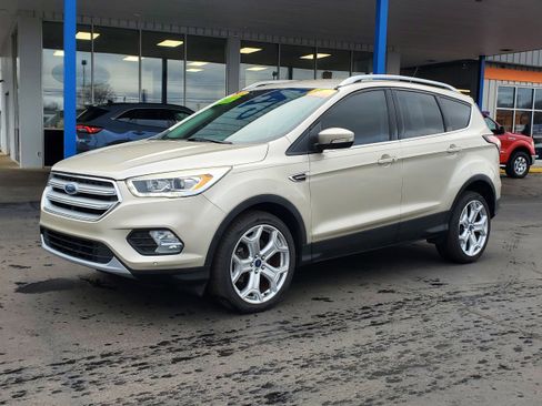 Used 2018 Ford Escape Titanium image 2