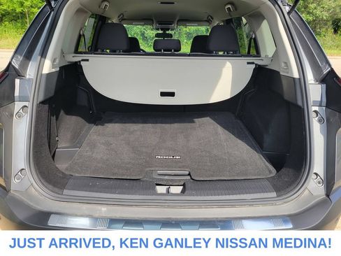 Certified 2023 Nissan Rogue SV AWD/4WD image 17