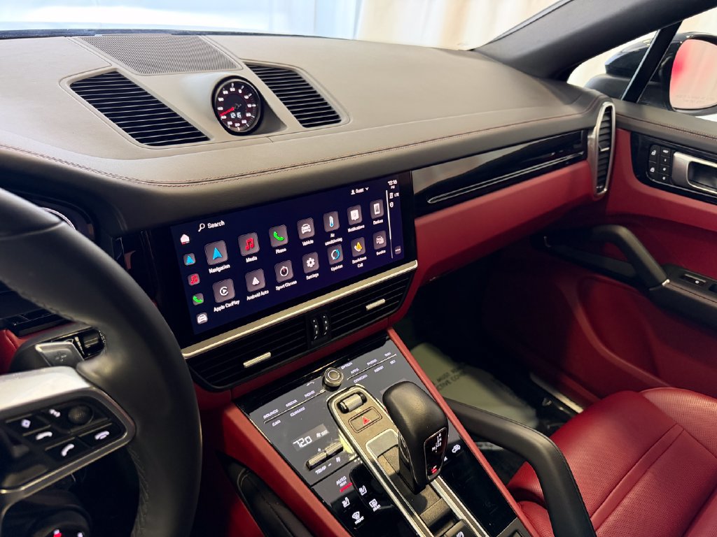 Certified 2023 Porsche Cayenne Coupe AWD/4WD image 16