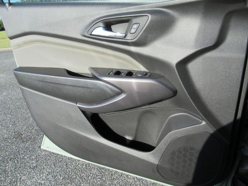 Used 2025 Chevrolet Trax ACTIV w/ Sunroof Package FWD image 20