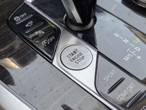 Used 2019 BMW X7 xDrive40i w/ Parking Assistance Package image 31