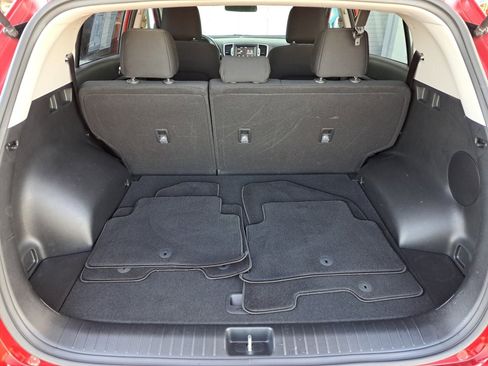 Used 2018 Kia Sportage LX w/ LX Technology Package image 28