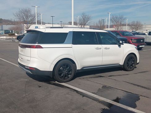 Used 2022 Kia Carnival SX image 4