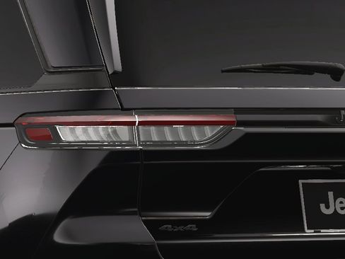 New 2025 Jeep Grand Cherokee Altitude image 12