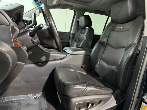 Used 2019 Cadillac Escalade Premium Luxury AWD/4WD image 5
