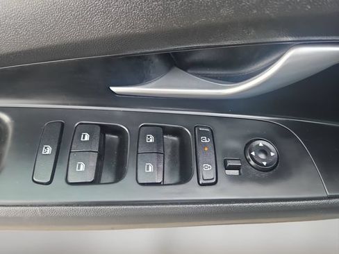 Used 2024 Hyundai Elantra SEL FWD image 17