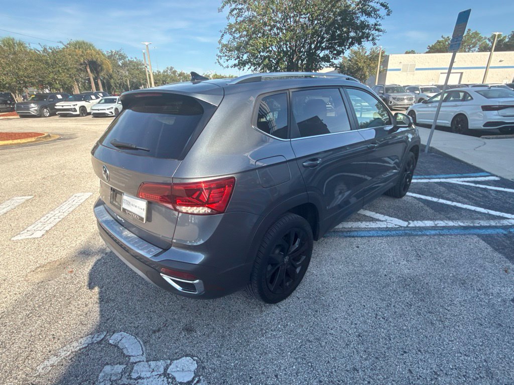 Certified 2024 Volkswagen Taos SE w/ Panoramic Sunroof Package FWD image 8