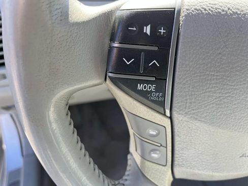 Used 2011 Toyota Avalon Limited image 29