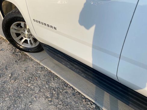 Used 2019 Chevrolet Suburban LT image 24