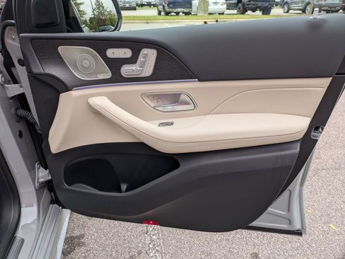 Used 2024 Mercedes-Benz GLS 450 4MATIC image 39