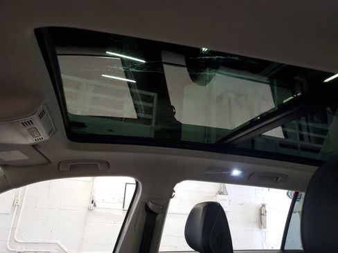 Used 2021 Volkswagen Tiguan SEL AWD/4WD image 22
