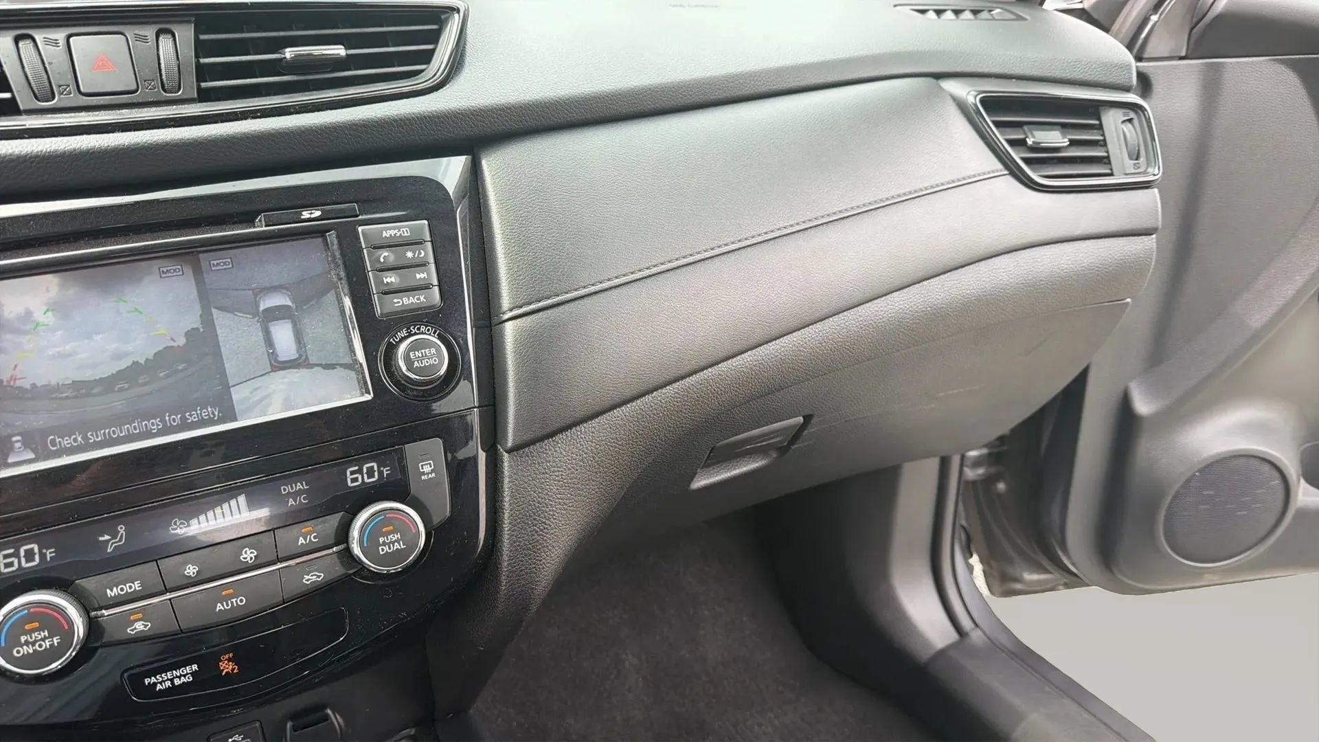 Used 2017 Nissan Rogue SV AWD/4WD image 39