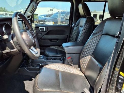 Used 2023 Jeep Gladiator Overland image 9