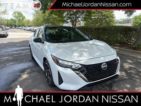 Certified 2025 Nissan Sentra SR FWD image 1
