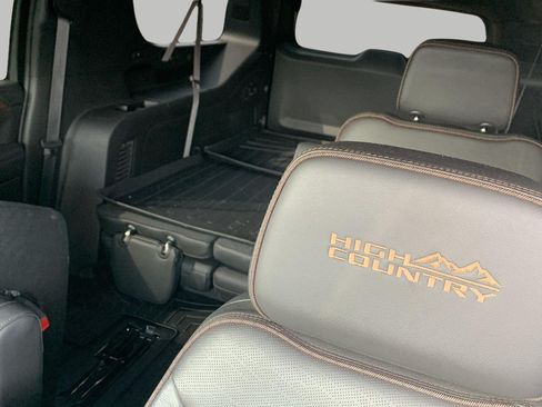 Used 2022 Chevrolet Suburban High Country AWD/4WD image 20