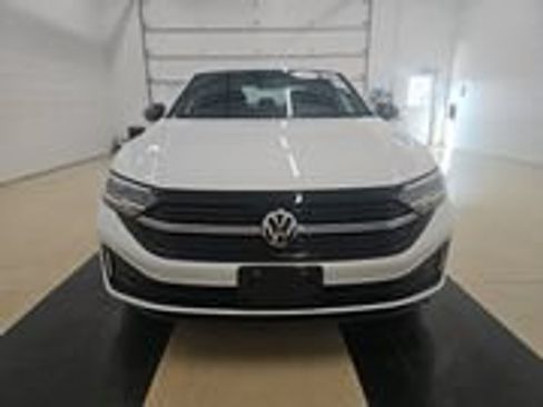 Used 2024 Volkswagen Jetta Sport FWD image 2