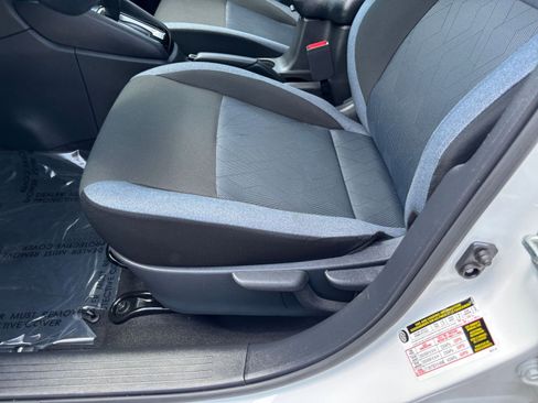Used 2025 Nissan Versa SV FWD image 23